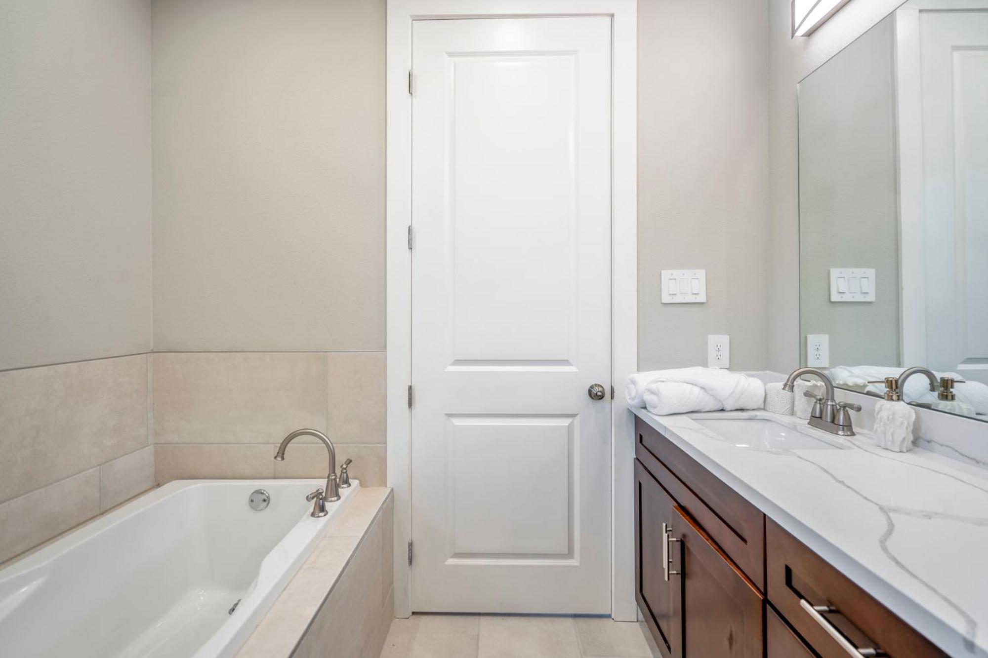 Spacious 3 Bed House Near Md Anderson With Free Parking & Wi-Fi Хьюстон Экстерьер фото